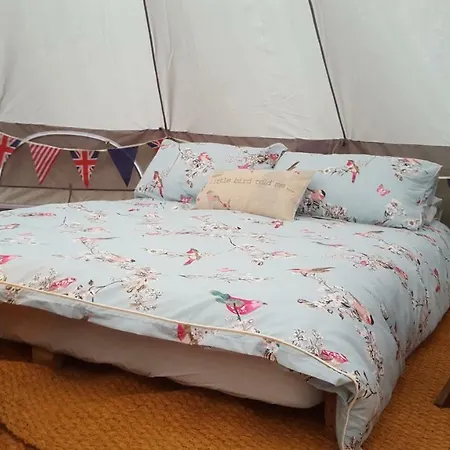 Yapham Holds Campsite 2*