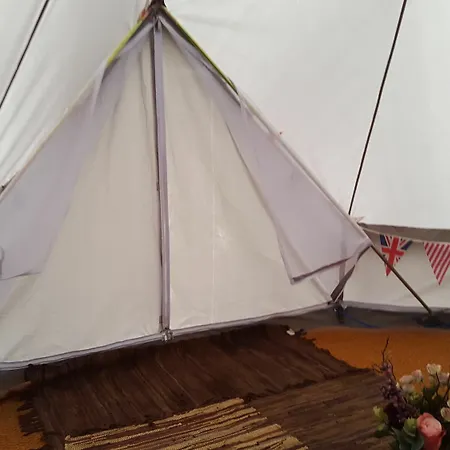 Yapham Holds Campsite 2*